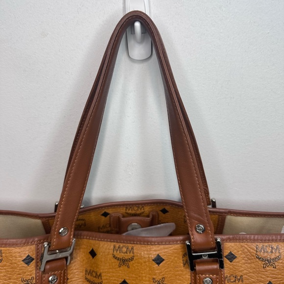 MCM Visetos Tote - Picture 4 of 9